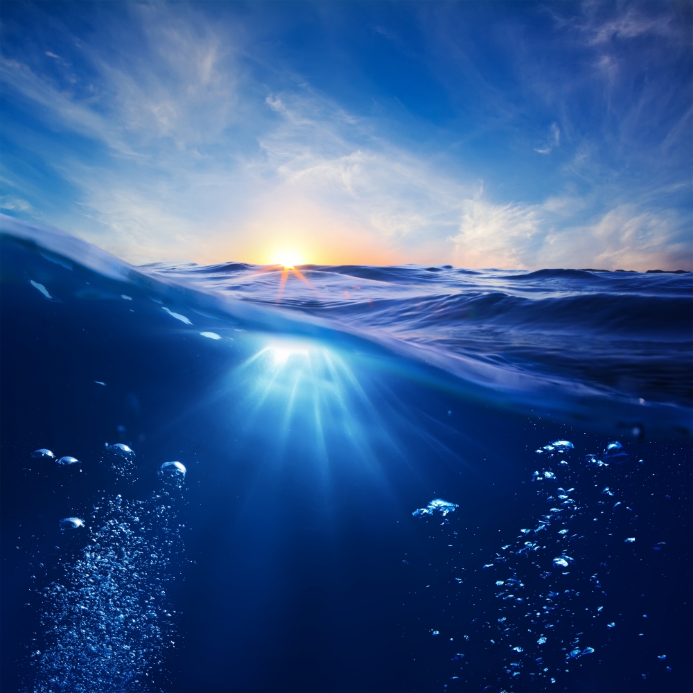 高清壮阔的蓝色海底海水PPT背景图片