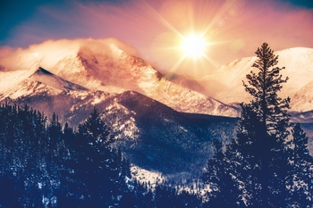 阳光照耀的雪山峡谷高山高清PPT背景图片
